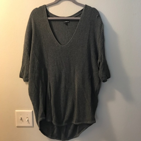 Express Tops - Oversized sweater— perfect for fall! 🍂🍁